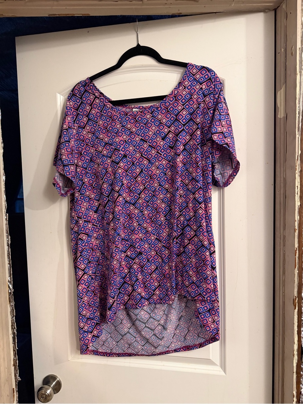 LuLaRoe Purple Pink Geometric Short Sleeve Top